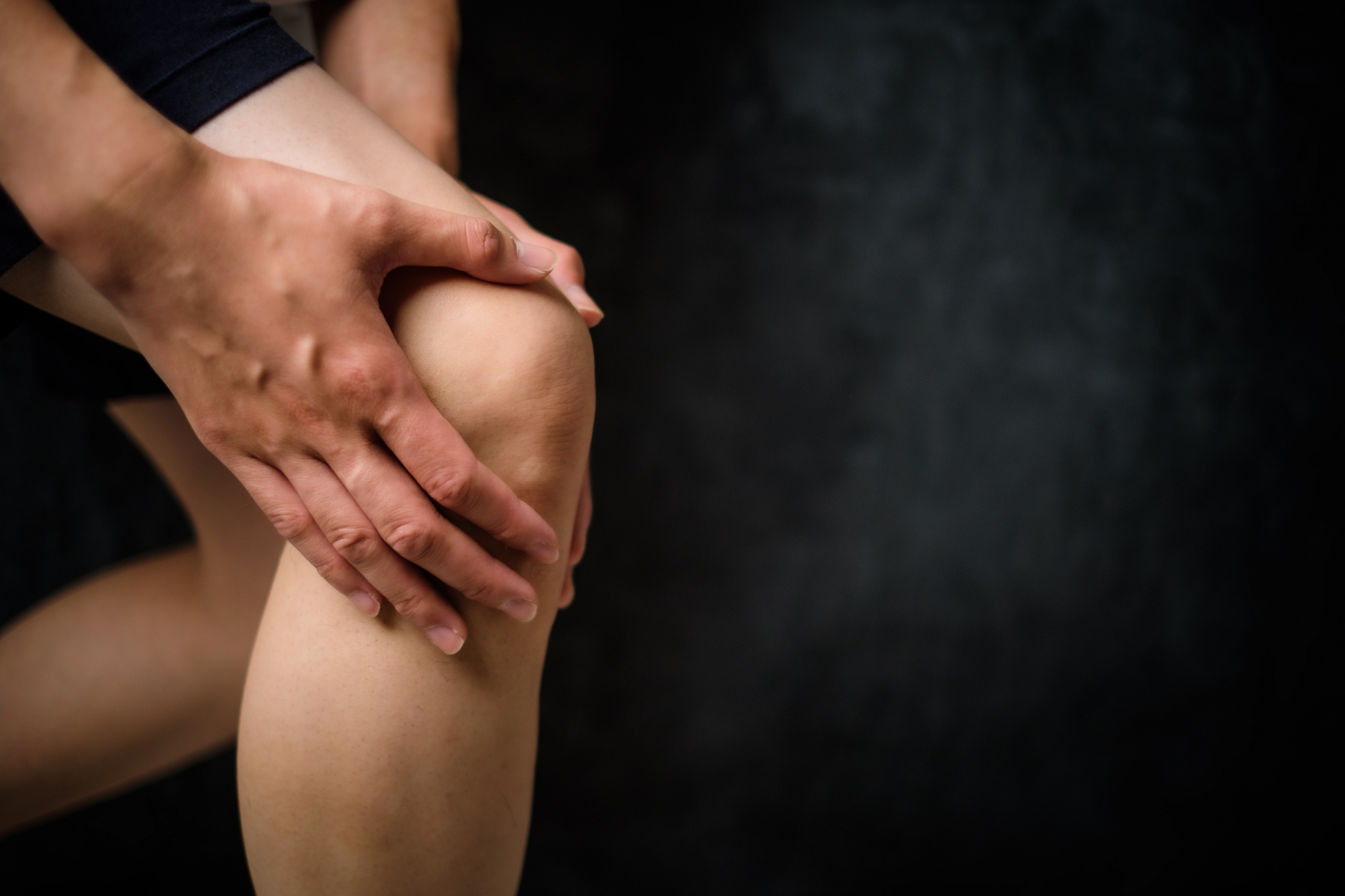 膝蓋退化性關節炎好難受，中醫針灸可以減緩疼痛、僵硬和服用止痛藥次數